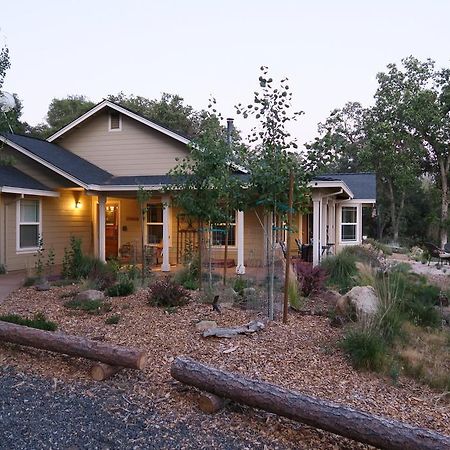 グローヴランド Red Tail Ranch Bed & Breakfast エクステリア 写真