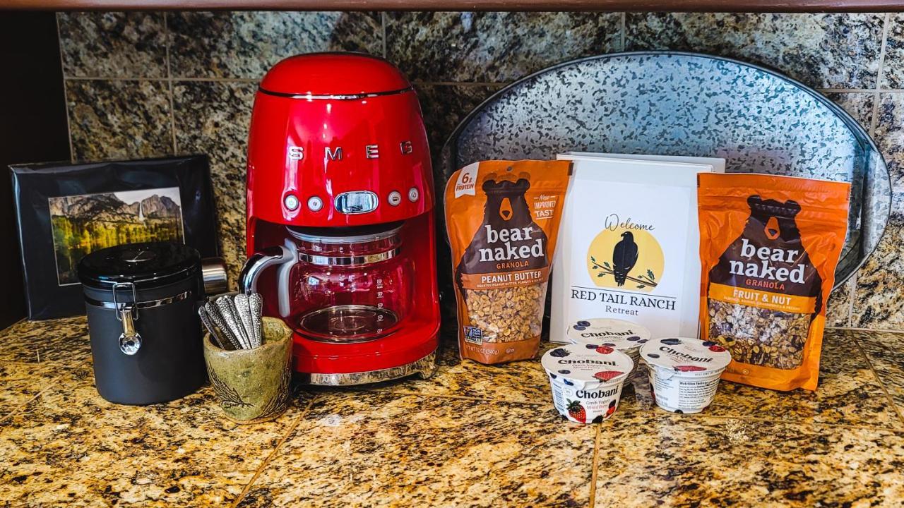 グローヴランド Red Tail Ranch Bed & Breakfast エクステリア 写真