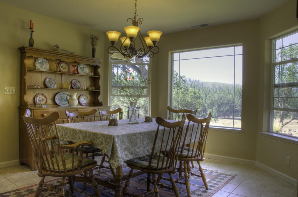 グローヴランド Red Tail Ranch Bed & Breakfast エクステリア 写真